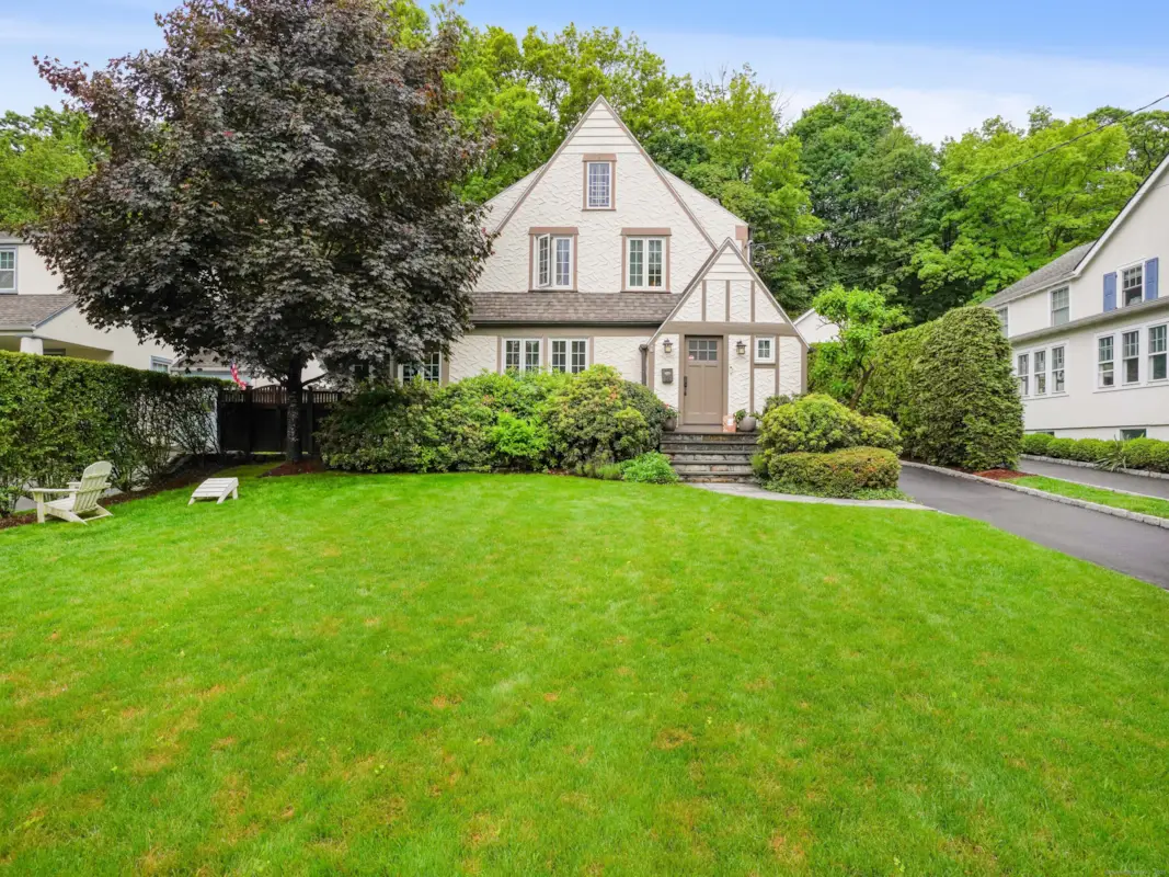 74 Valleywood Road exterior view