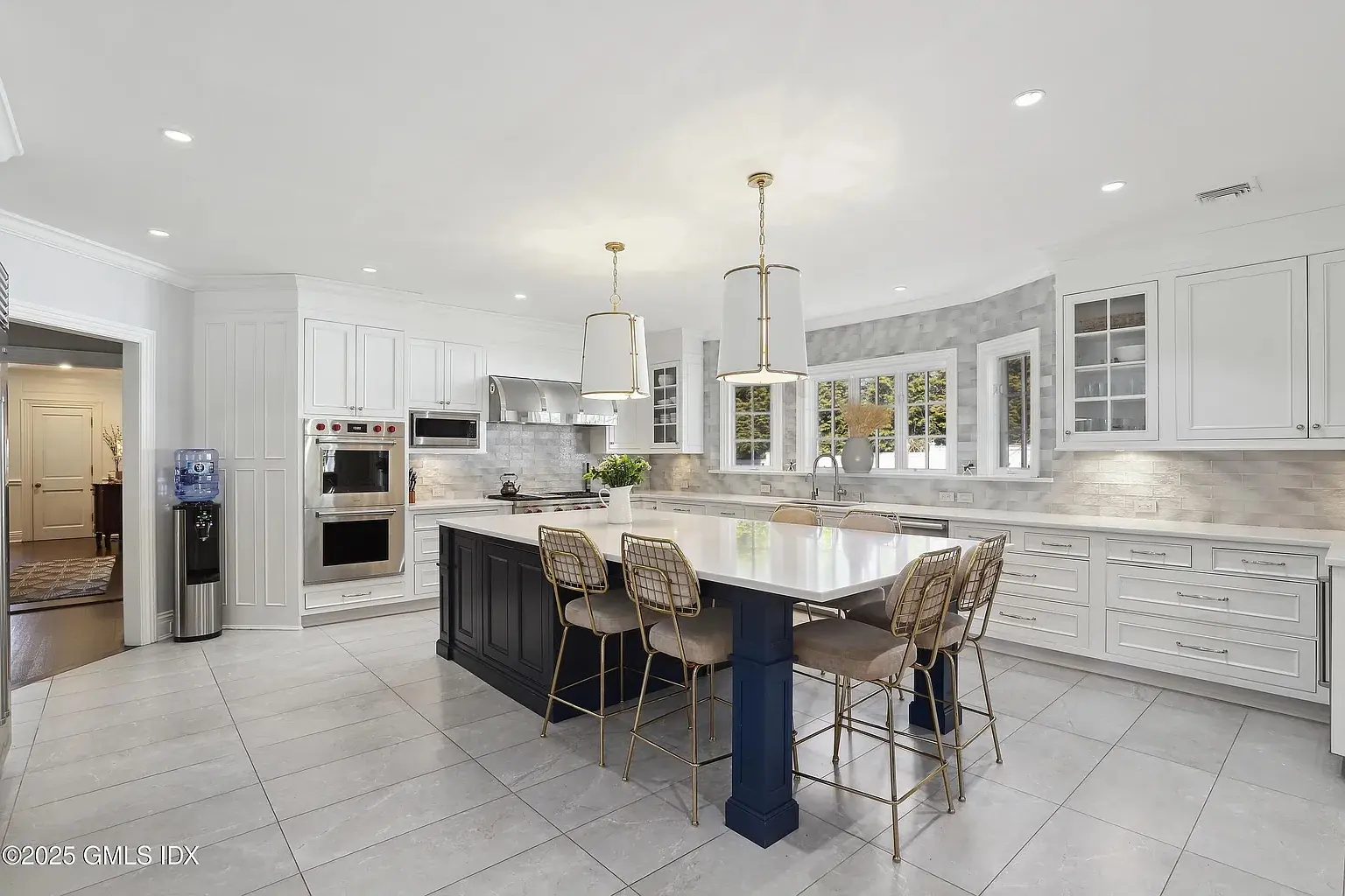 851 Lake Avenue interior