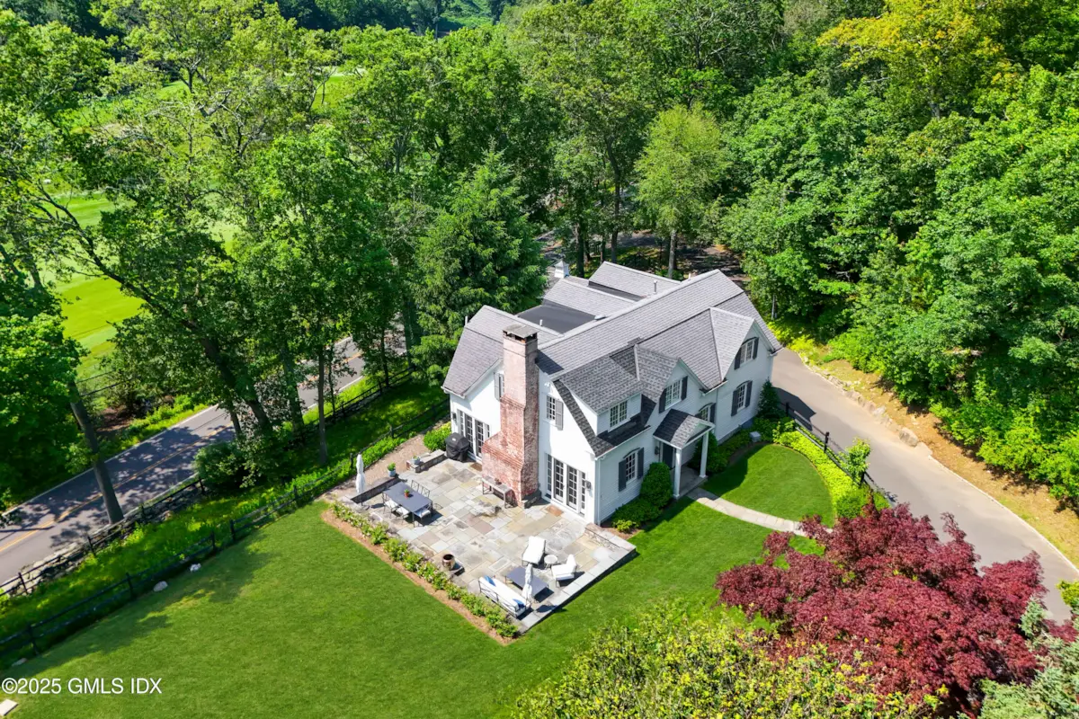 99 Stanwich Road interior view